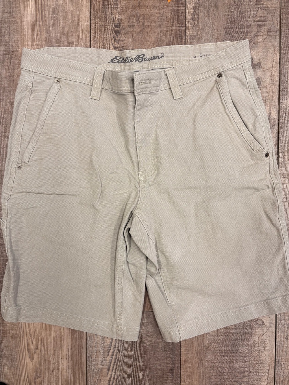 Eddie Bauer Mens Size 32 Light Khaki Cargo Shorts